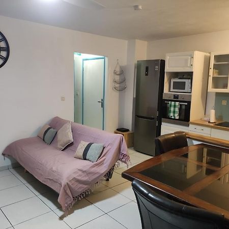 Charmant Appt Proche De Toutes Commodites La Possession Exterior photo