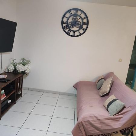 Charmant Appt Proche De Toutes Commodites La Possession Exterior photo